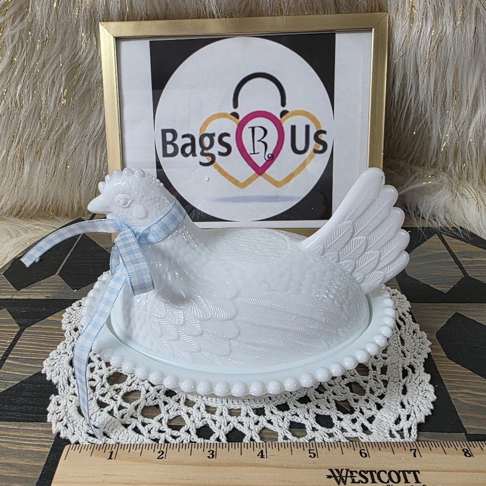 VINTAGE INDIANA GLASS CO HEN ON NEST MILK GLASS CHICEKN DISH 7 X 5 1 FLEA BITE